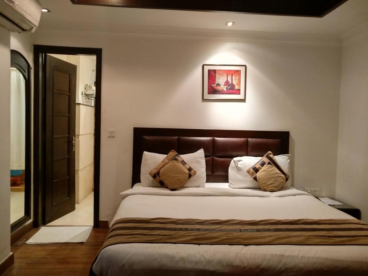 ניו דלהי Hotel Aaron Castle מראה חיצוני תמונה